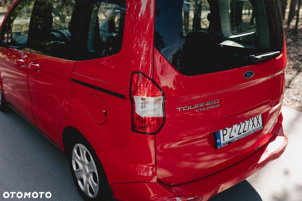 Ford Tourneo Courier 1.5 TDCi Trend - 22