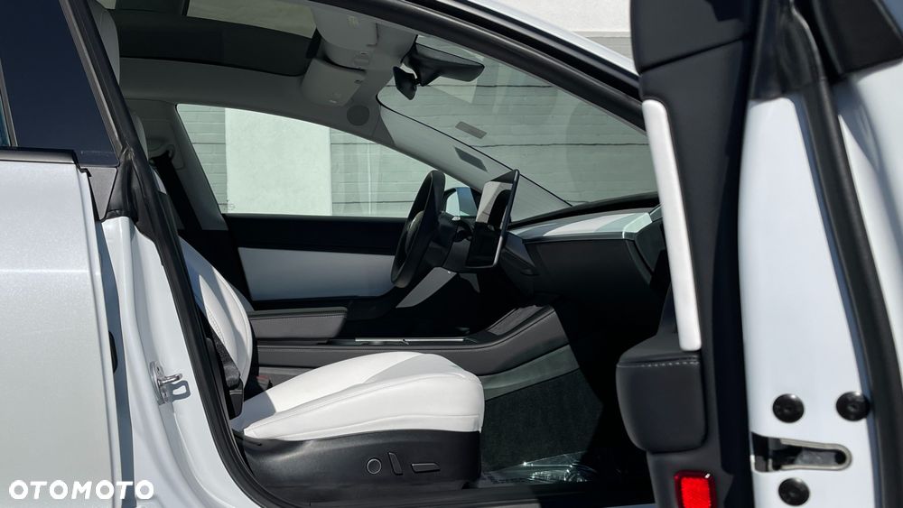 Tesla Model 3 - 21