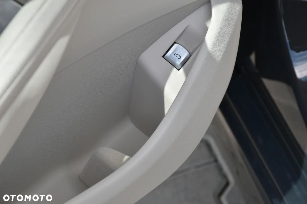 BMW Seria 8 - 19