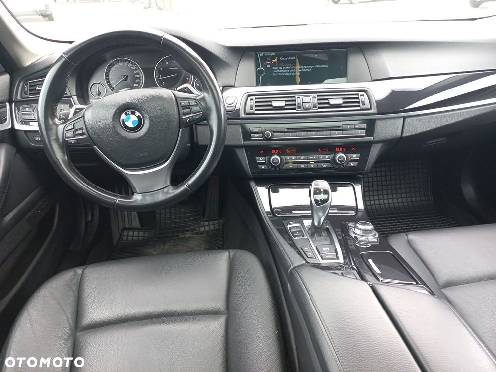 BMW Seria 5 550i - 15