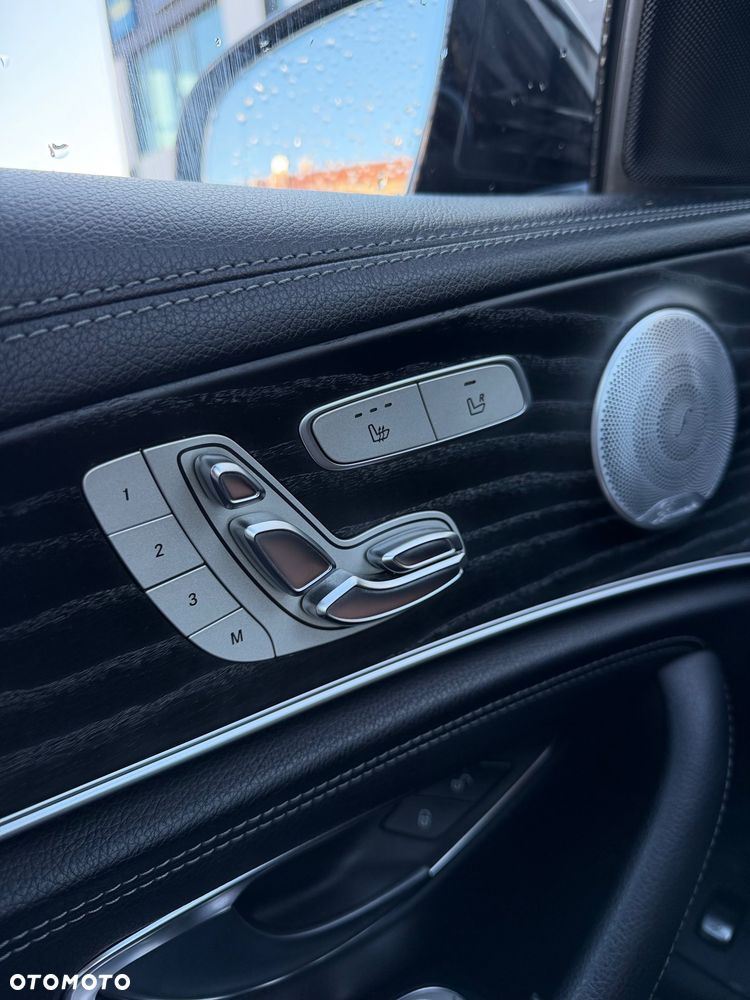 Mercedes-Benz Klasa E 220 d 4-Matic 9G-TRONIC - 19