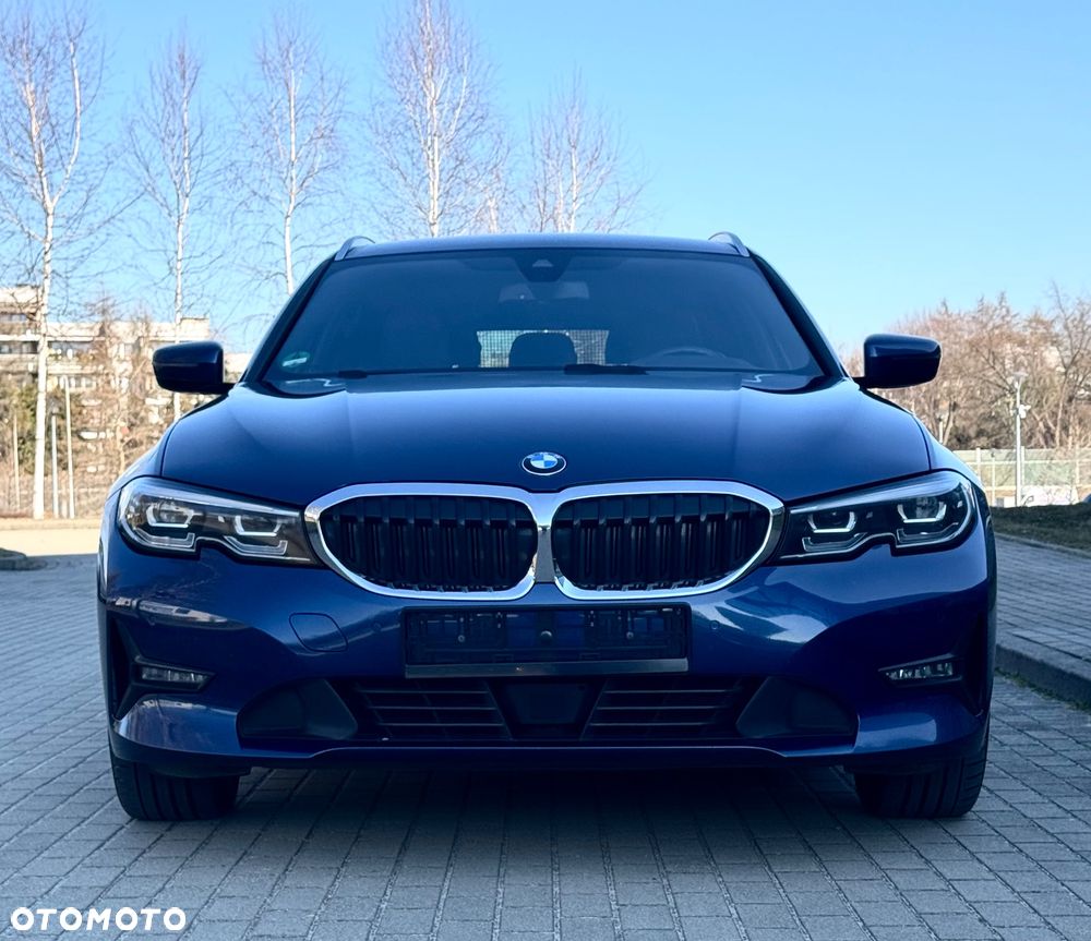 BMW Seria 3 330d xDrive MHEV Luxury Line