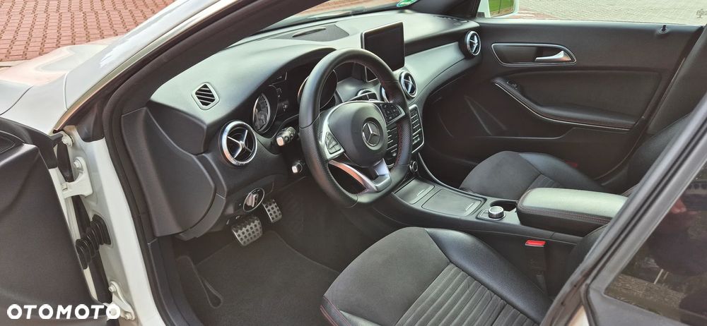 Mercedes-Benz CLA Shooting Brake 200 7G-DCT AMG Line - 23