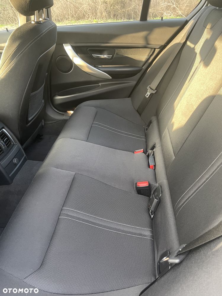 BMW Seria 3 318i - 25