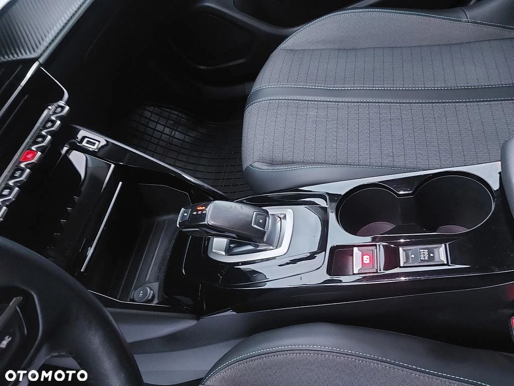 Peugeot 2008 BlueHDi 130 EAT8 Allure - 22