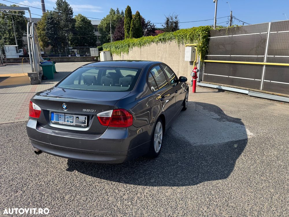 BMW Seria 3 320i Aut. - 6