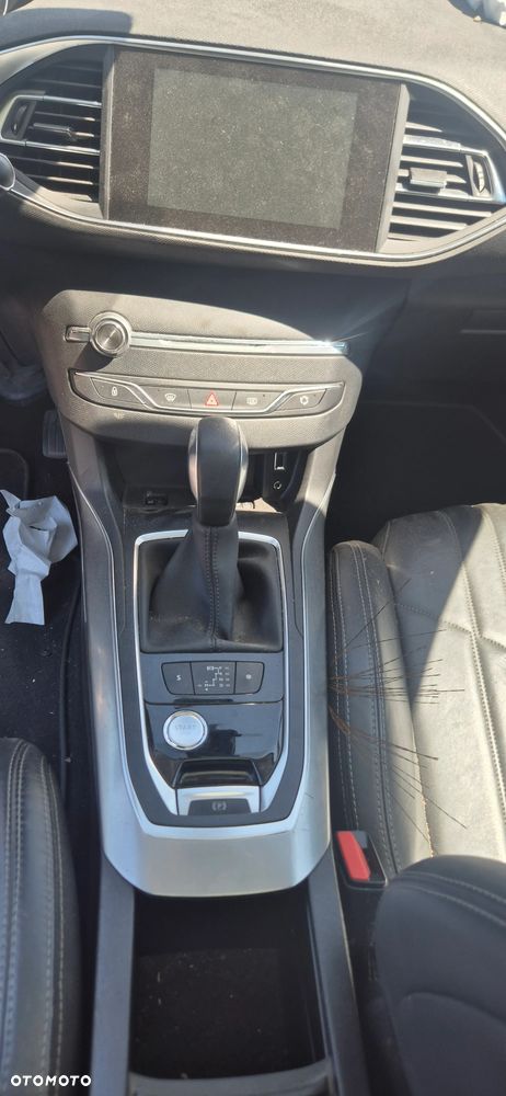 Peugeot 308 1.2 PureTech Allure S&S - 24