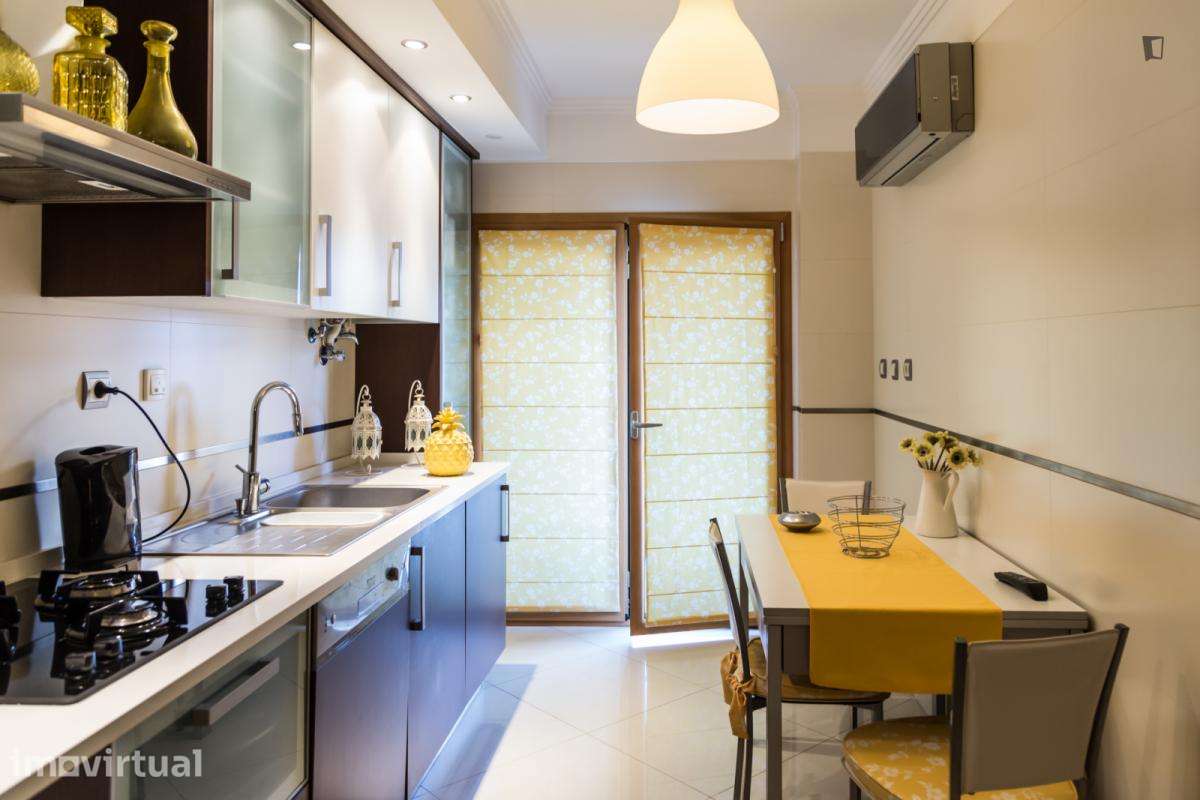 Quarto - localizado em Xabregas Lisbon - Grande imagem: 5/7