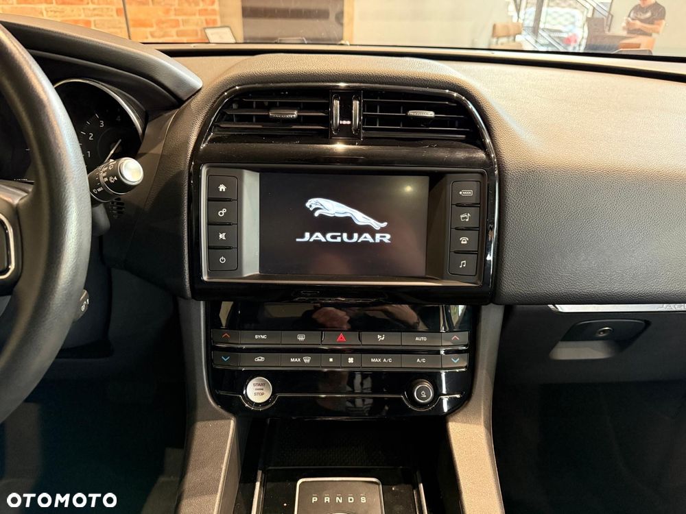 Jaguar F-Pace 35t AWD Pure - 16