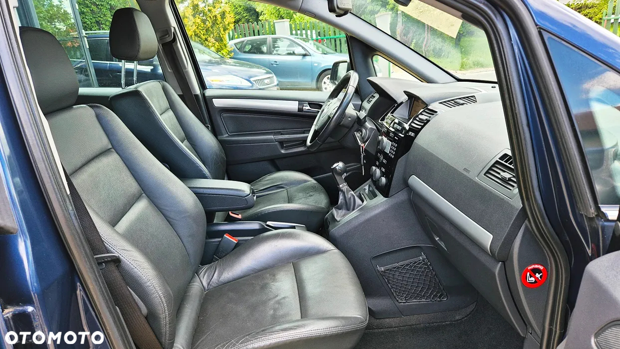 Opel Zafira 1.8 Cosmo - 40