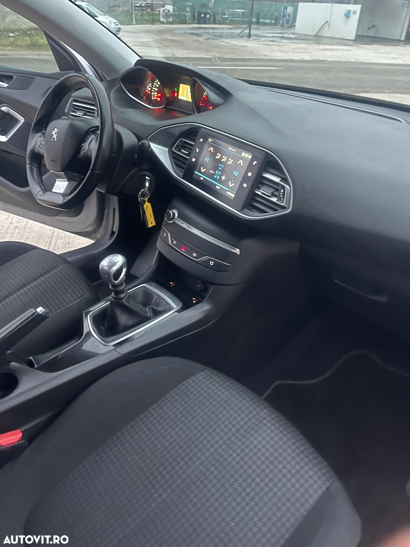 Peugeot 308 BlueHDi FAP 130 Stop & Start Allure Pack - 17