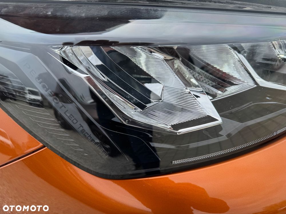 Peugeot 2008 1.2 PureTech Active S&S EAT8 - 5