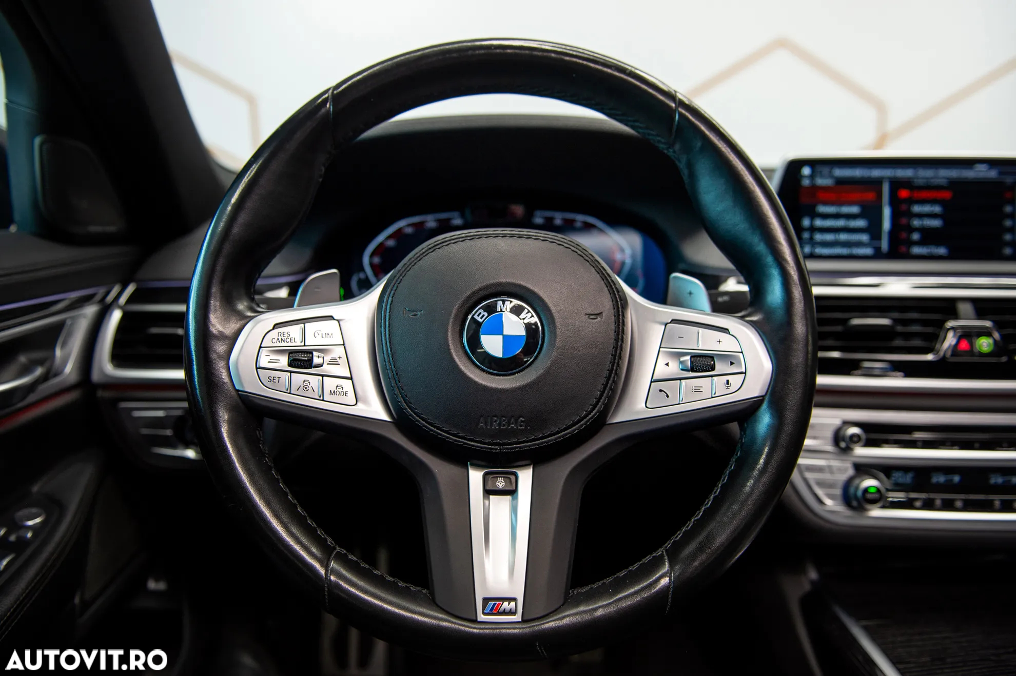 BMW Seria 7 730d xDrive MHEV - 18