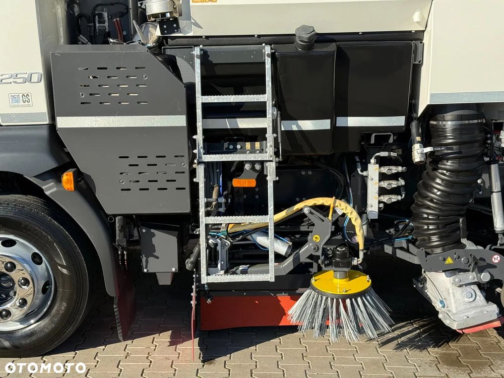 Volvo FL 15.250 Euro 6 // zamiatarka JOHNSTON VT652 //  BUCHER // odkurzacz , polewaczka - 20