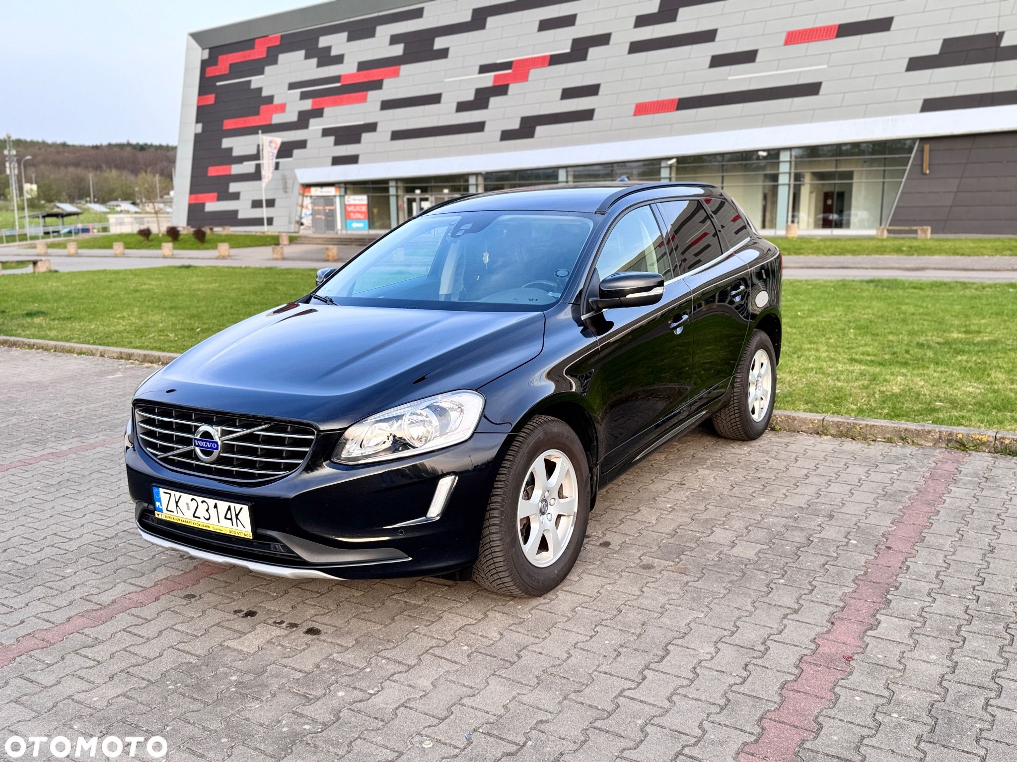 Volvo XC 60 D3 Drive-E Momentum - 1
