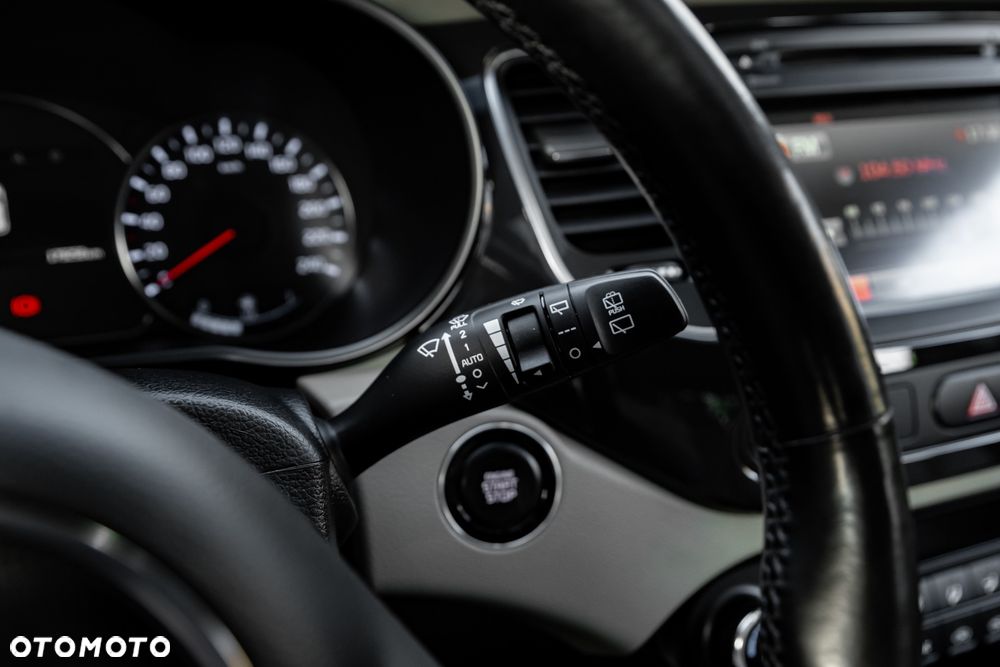 Kia Carens 1.7 CRDi L 7os - 32