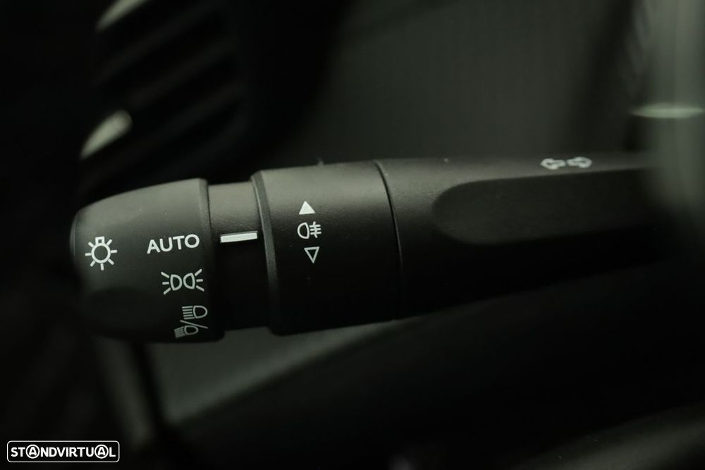 Peugeot e-2008 54 kWh Allure - 17