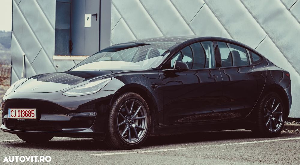 Tesla Model 3 - 6