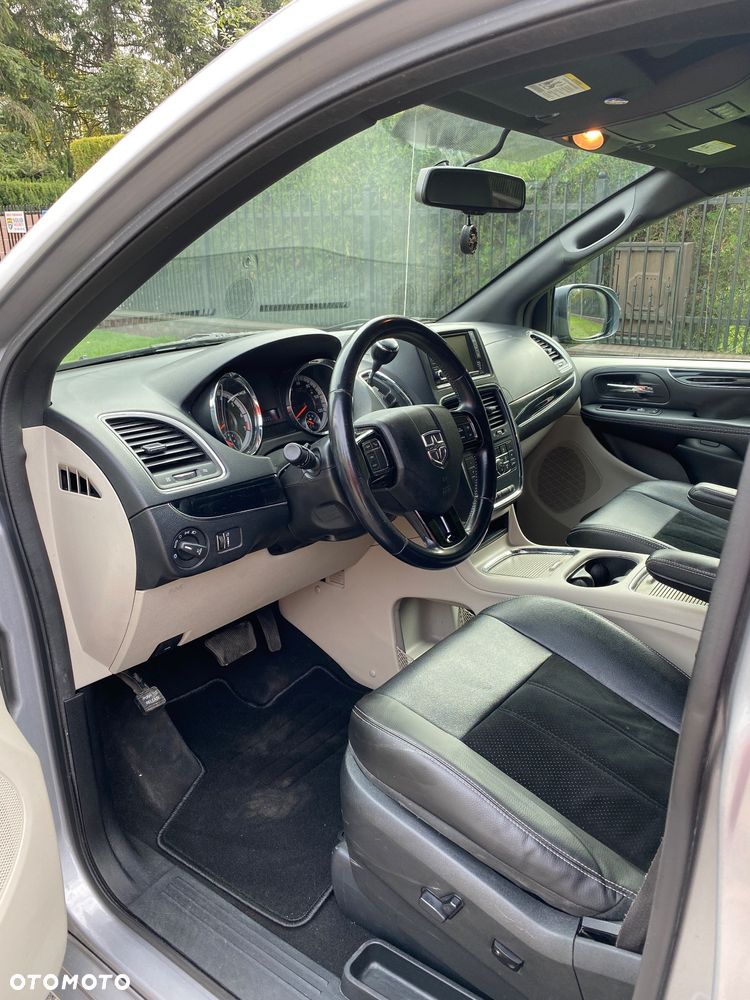 Dodge Grand Caravan - 18