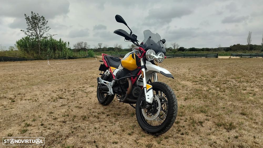 Moto Guzzi V85 TT - 1