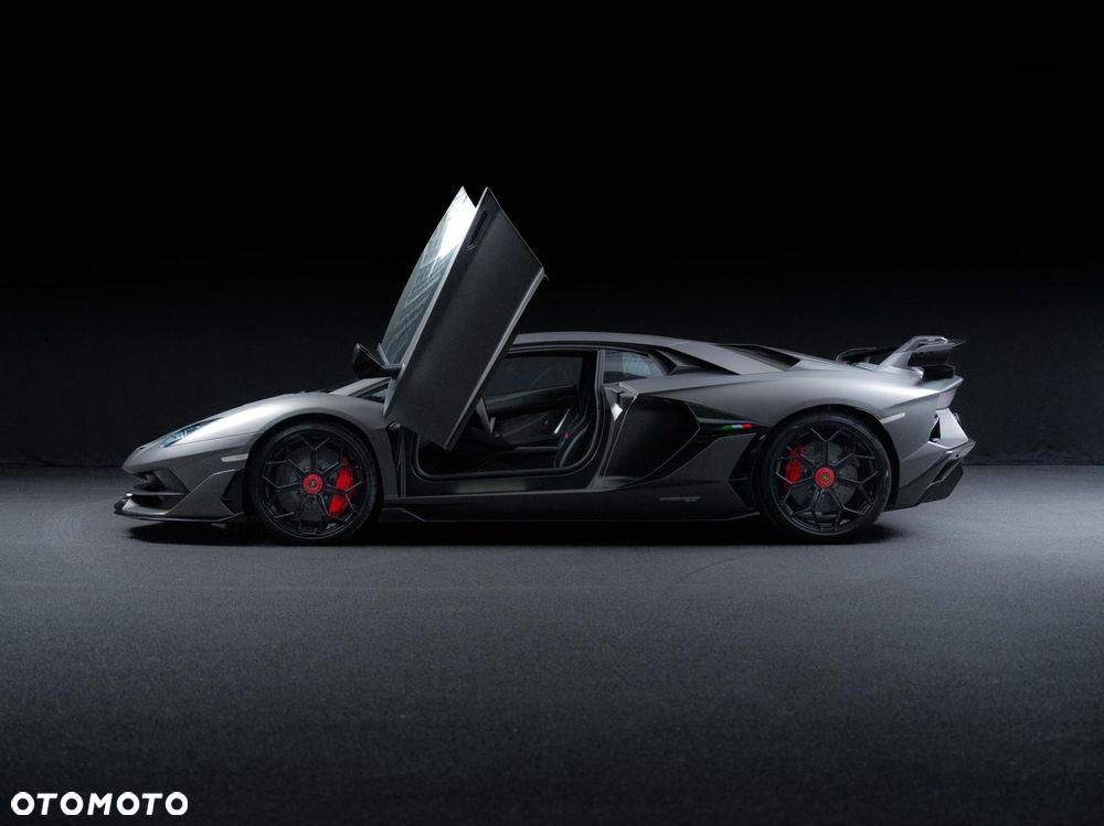 Lamborghini Aventador - 4