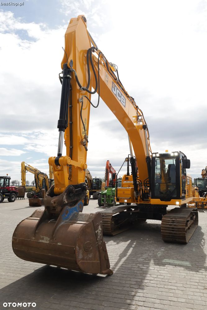 JCB 220X - 16