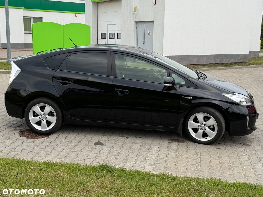Toyota Prius 1.8 HSD Prestige - 4