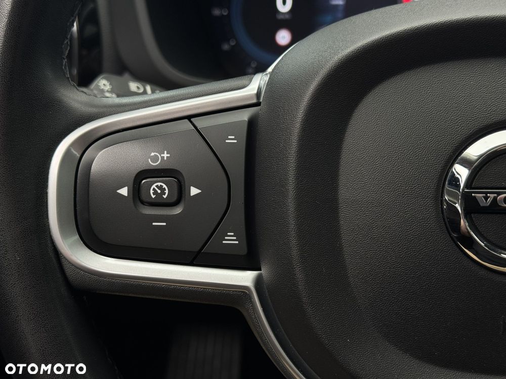 Volvo XC 60 T6 Plug-In Hybrid AWD Inscription - 24