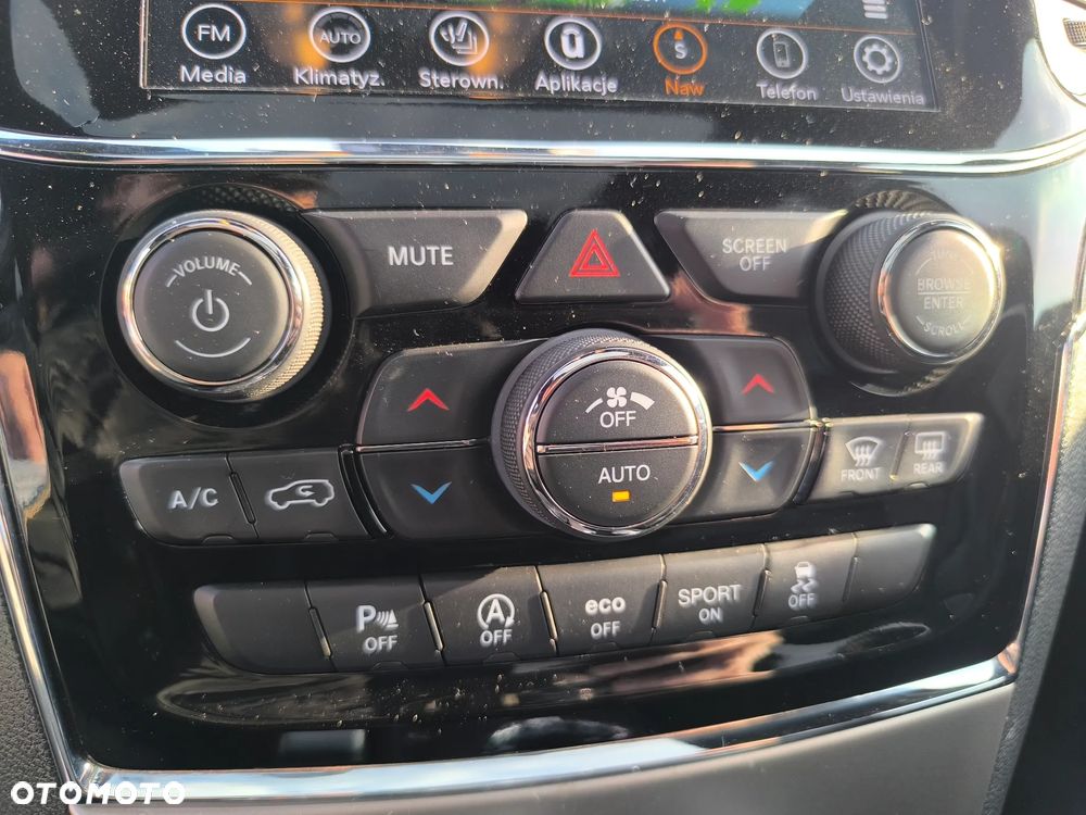 Jeep Grand Cherokee - 32