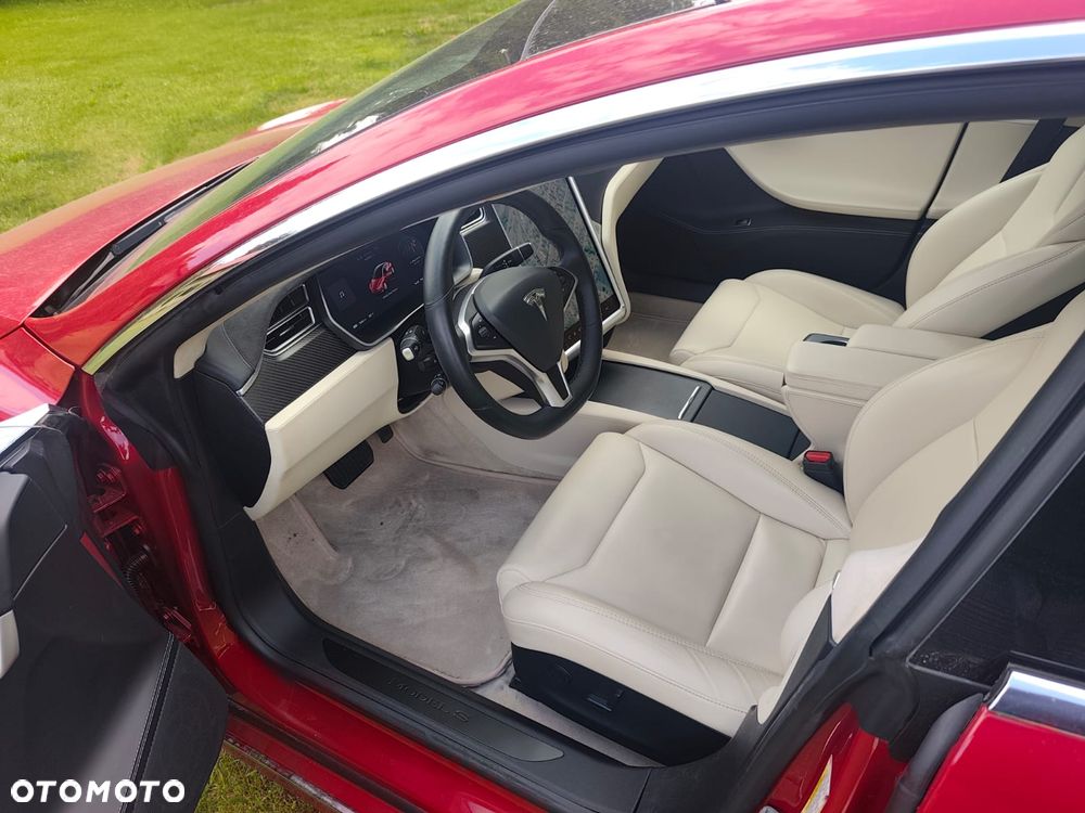 Tesla Model S - 11