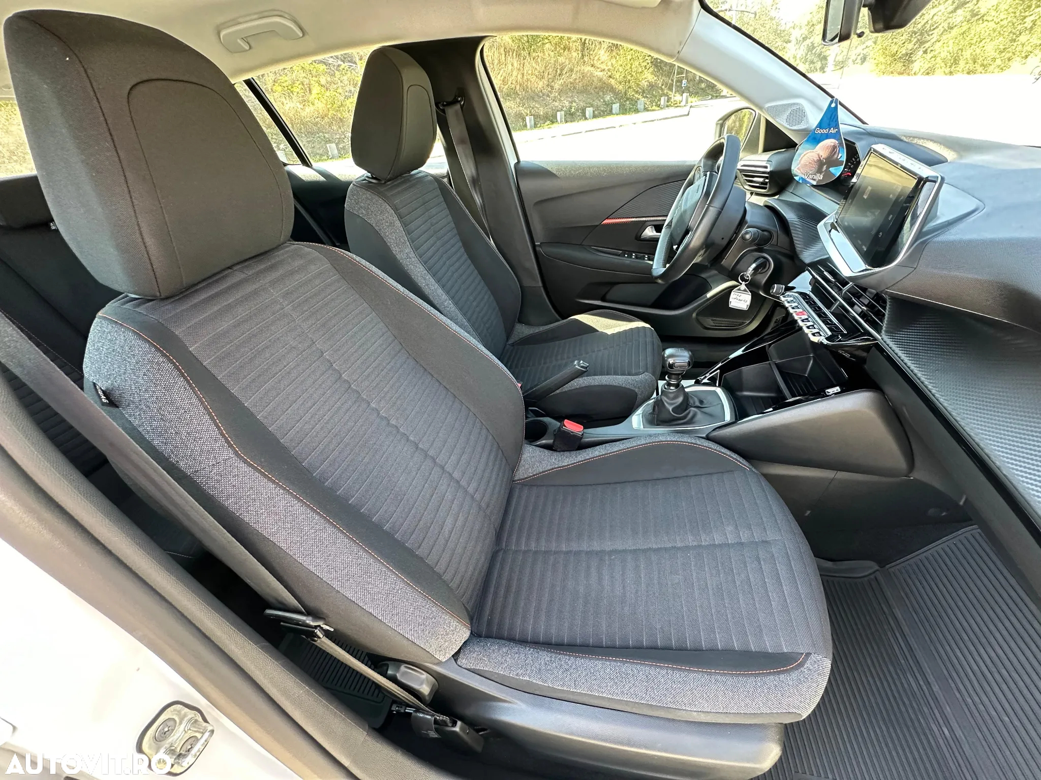 Peugeot 208 1.2 L PureTech STT Active - 15