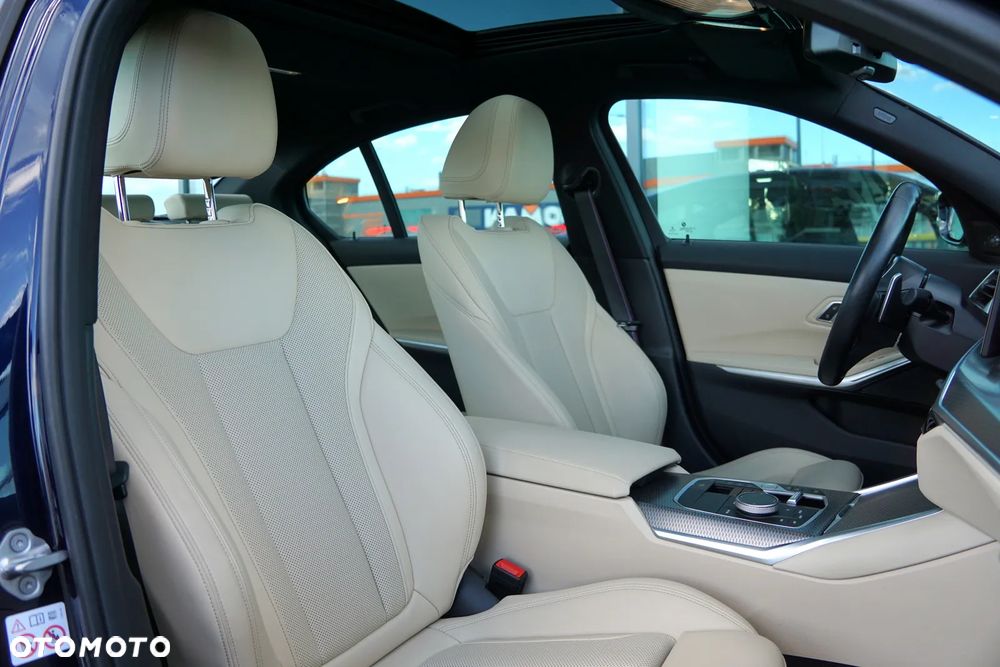 BMW Seria 3 330e PHEV M Sport - 26