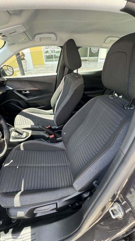 Peugeot 2008 1.2 PureTech Allure EAT8 - 11