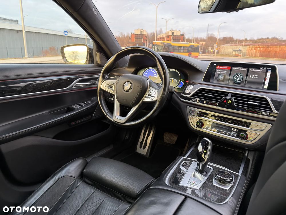 BMW Seria 7 - 32
