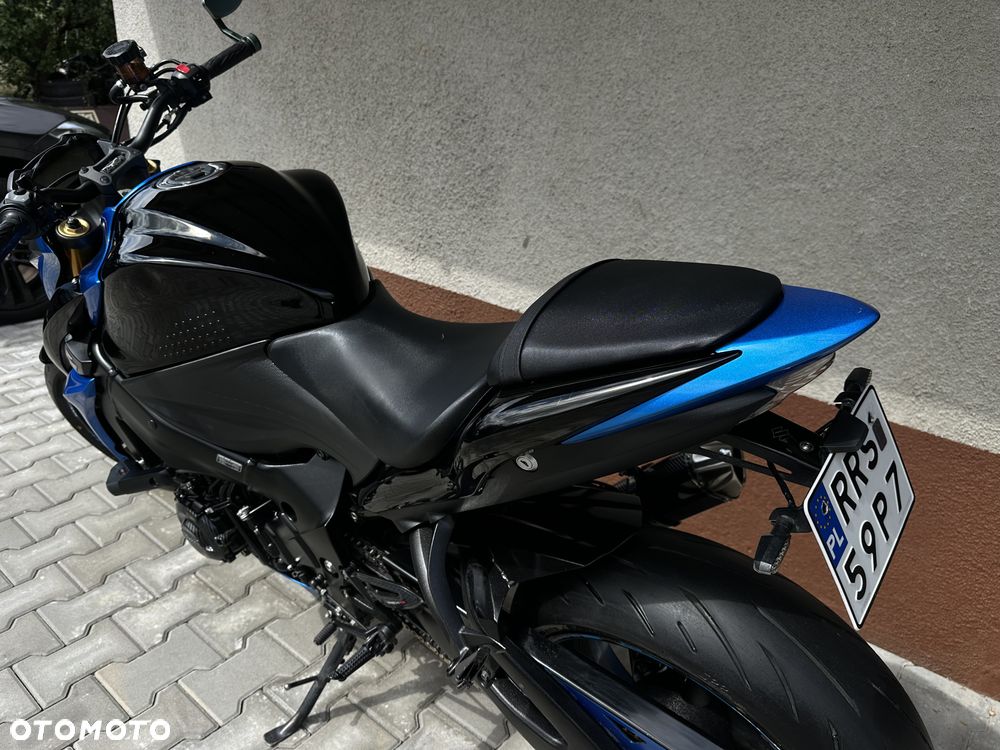 Suzuki GSX - 33