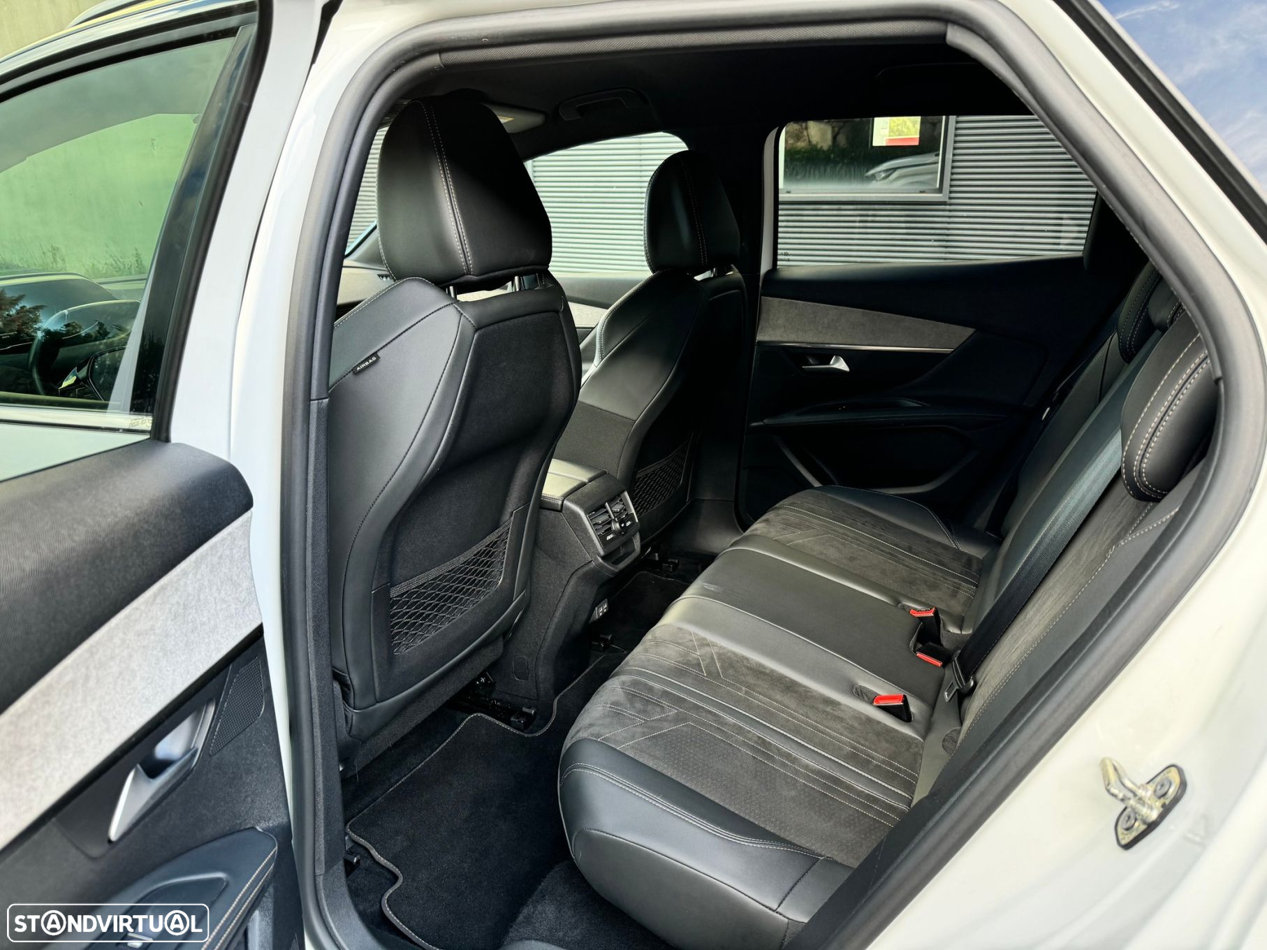 Peugeot 3008 1.5 BlueHDi GT EAT8 - 26