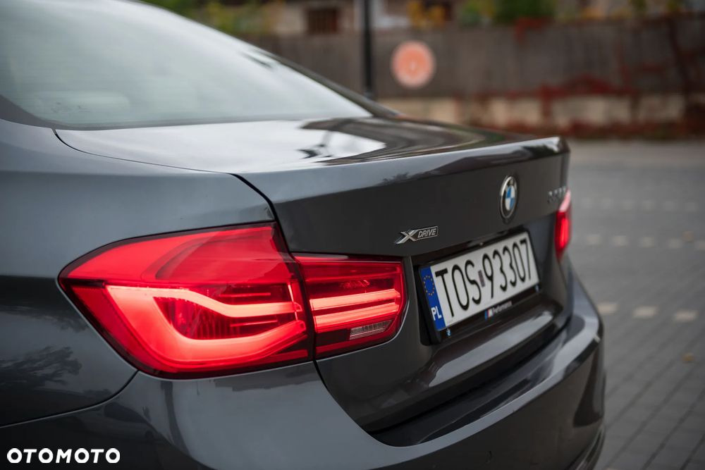 BMW Seria 3 ver-330i-edition-luxury-line-purity - 10