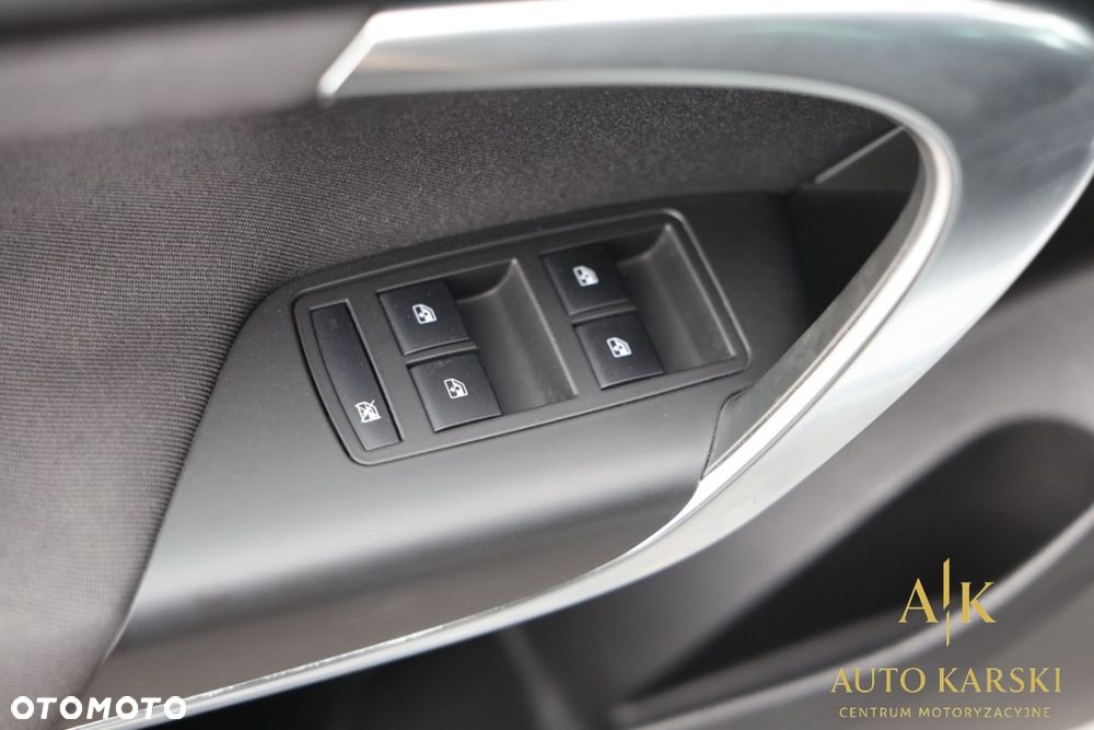 Opel Insignia - 25