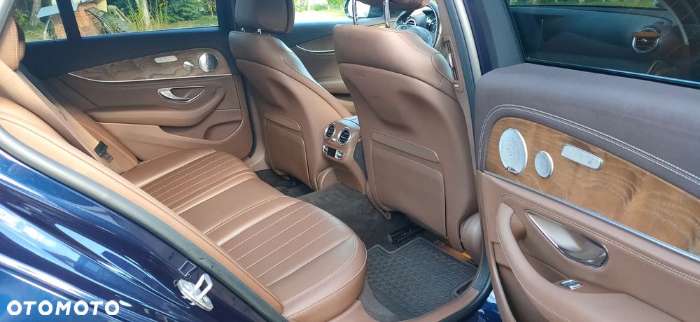 Mercedes-Benz Klasa E 220 d 4Matic 9G-TRONIC AMG Line - 28