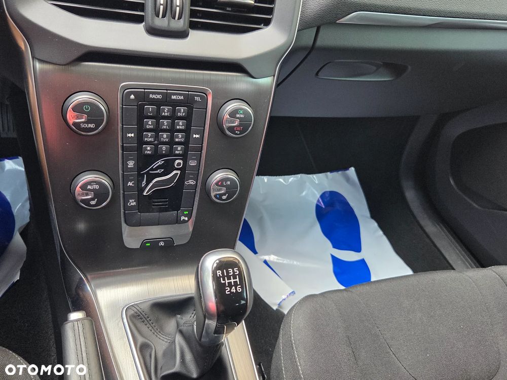Volvo V40 T2 Momentum - 38