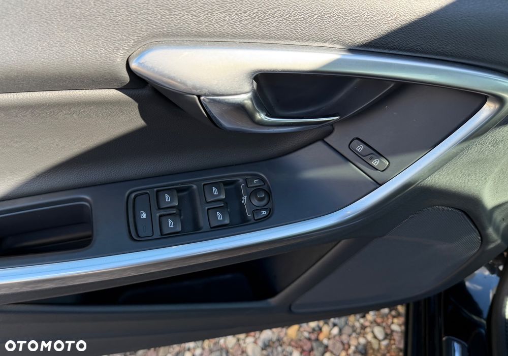 Volvo V60 D4 Drive-E Momentum - 19
