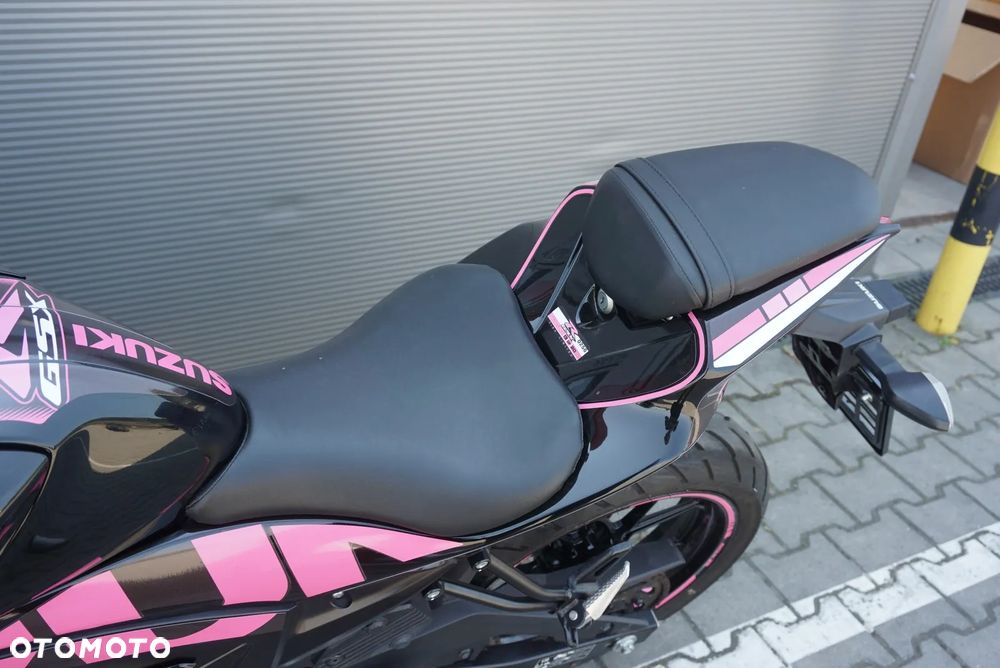 Suzuki GSX - 17