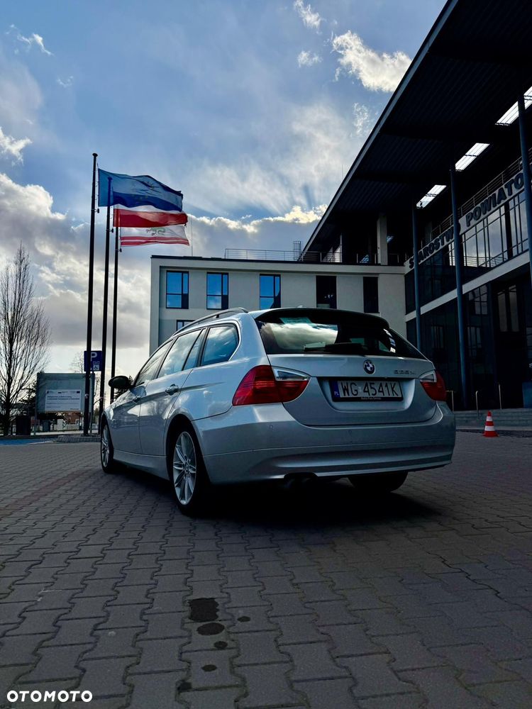 BMW Seria 3 325i xDrive - 3