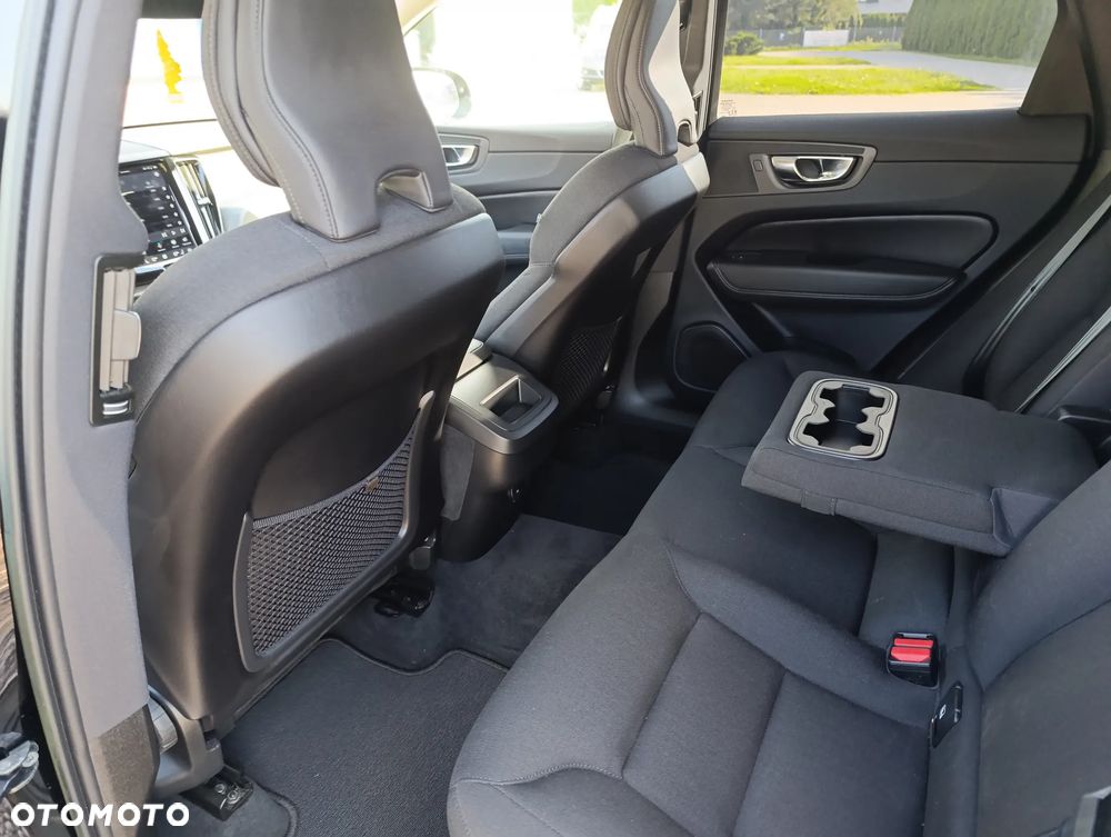 Volvo XC 60 B4 D Momentum Pro - 16
