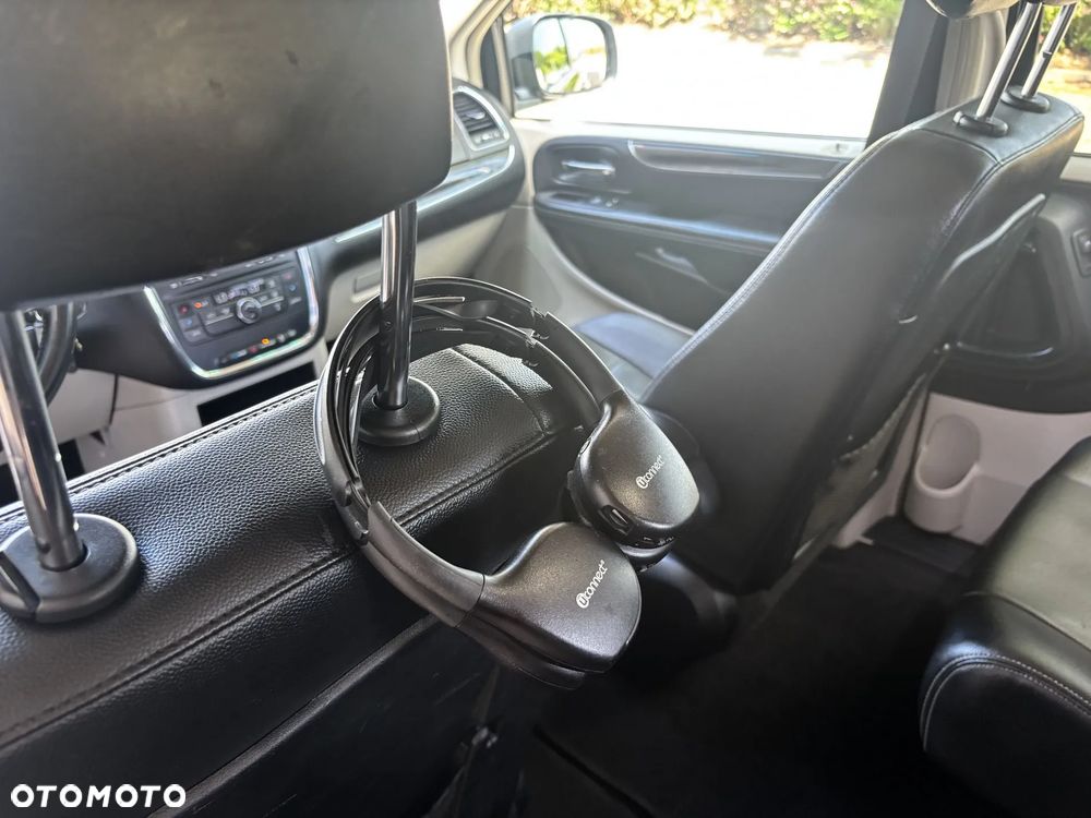 Chrysler Town & Country 3.6 Limited - 35