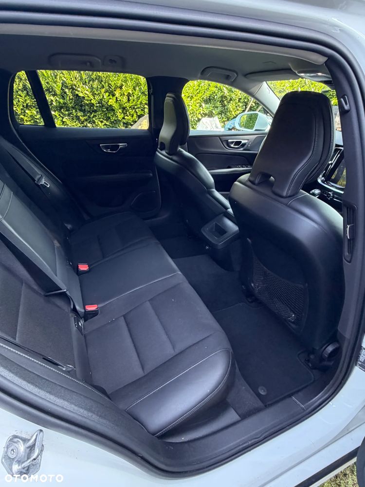 Volvo V60 D3 Momentum Pro - 11