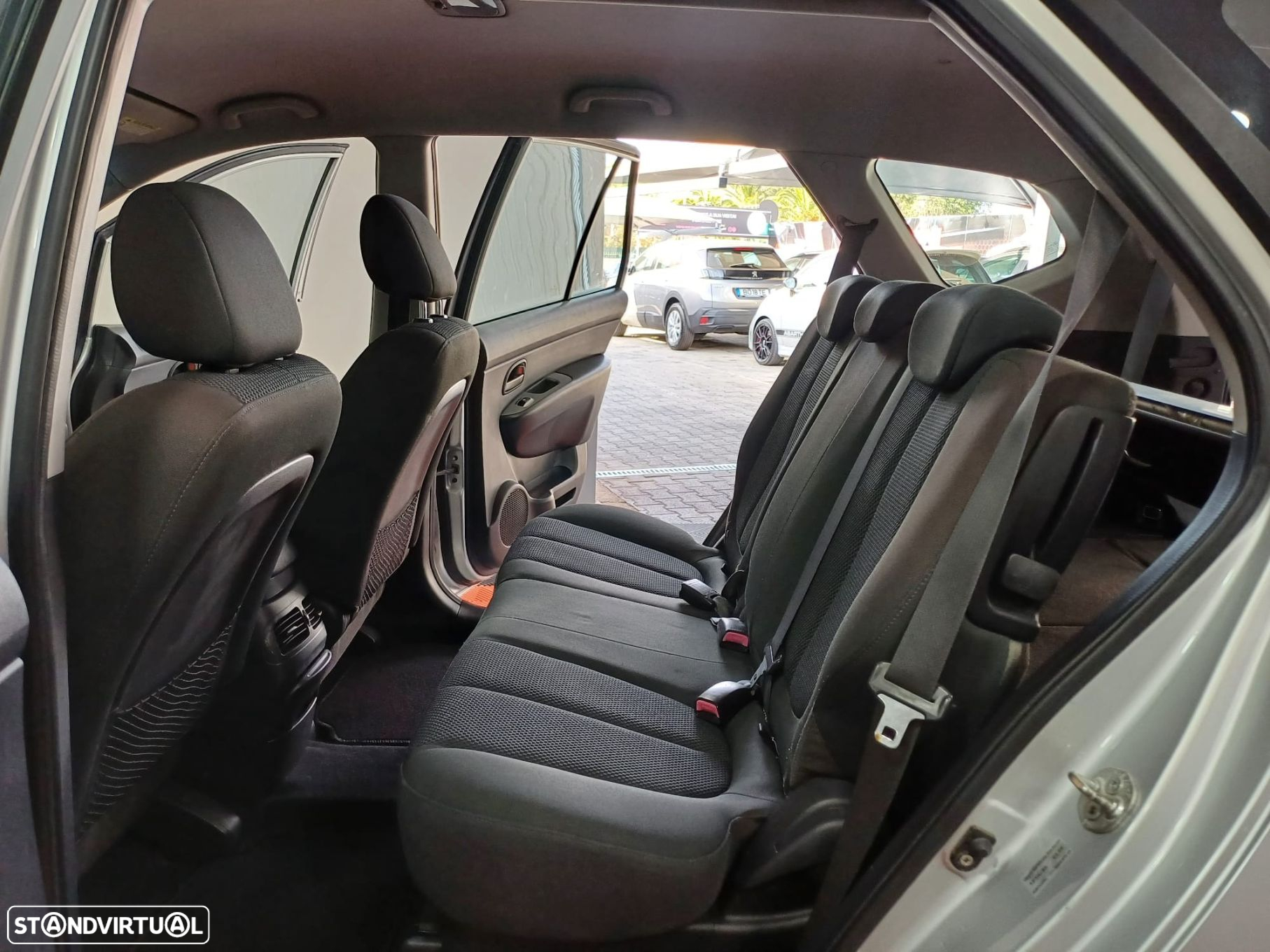 Kia Carens 2.0 CRDi EX - 12