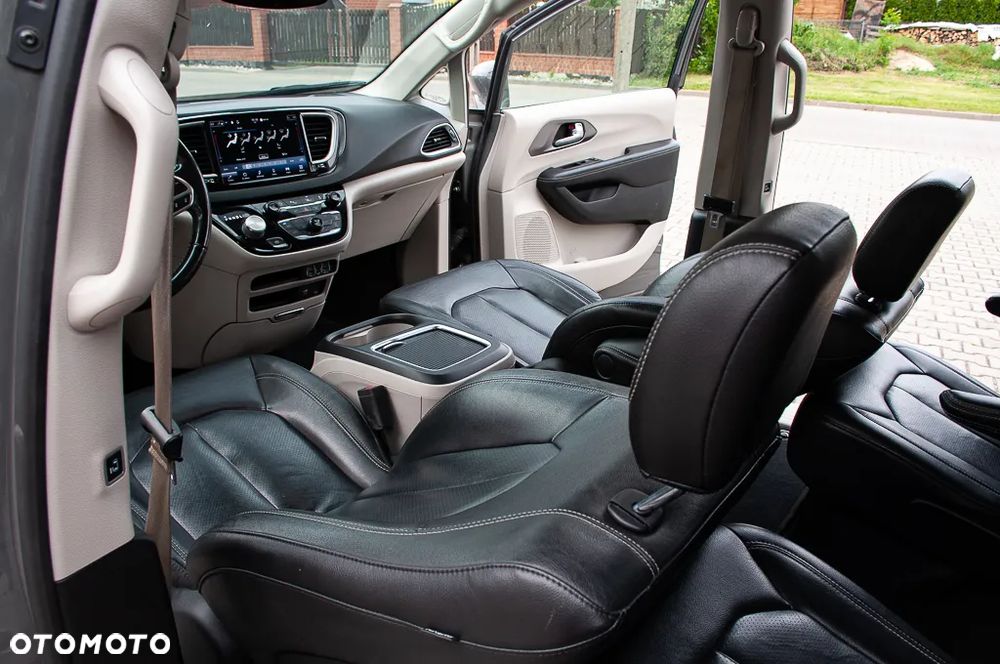 Chrysler Pacifica - 20