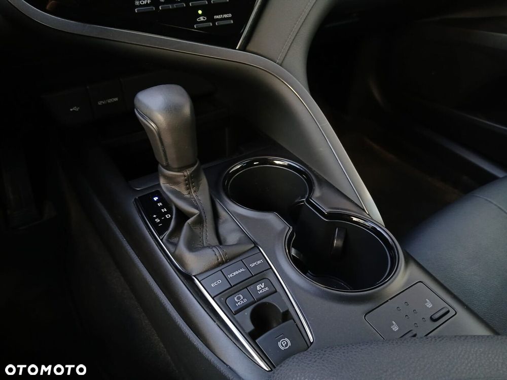 Toyota Camry - 21