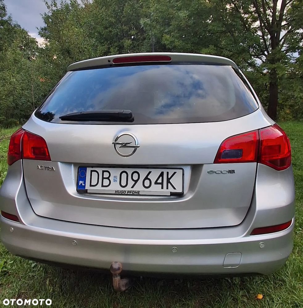 Opel Astra 2011 photo 3